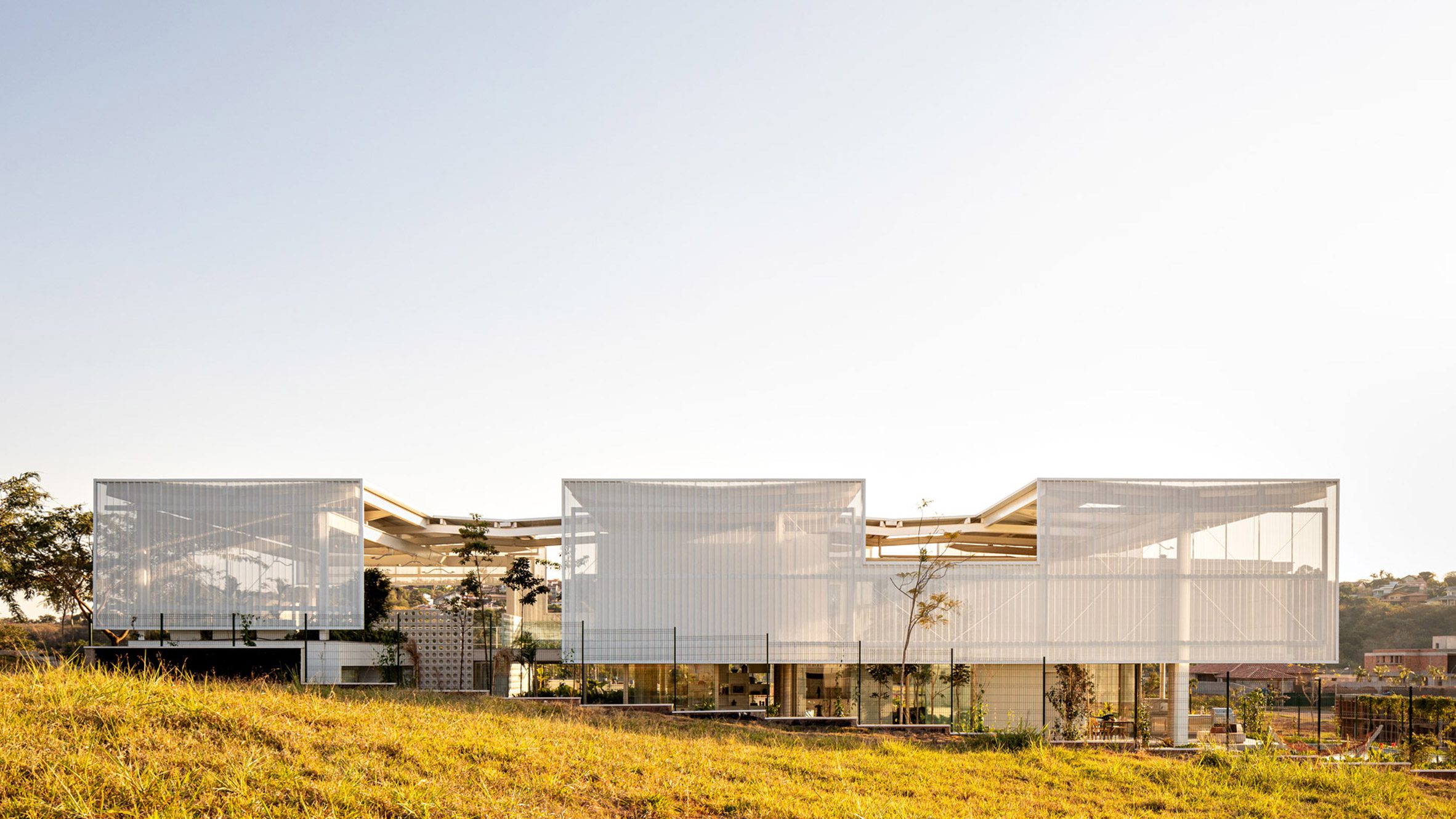 FGMF covers Brazilian house in translucent shell - Vimarsana News