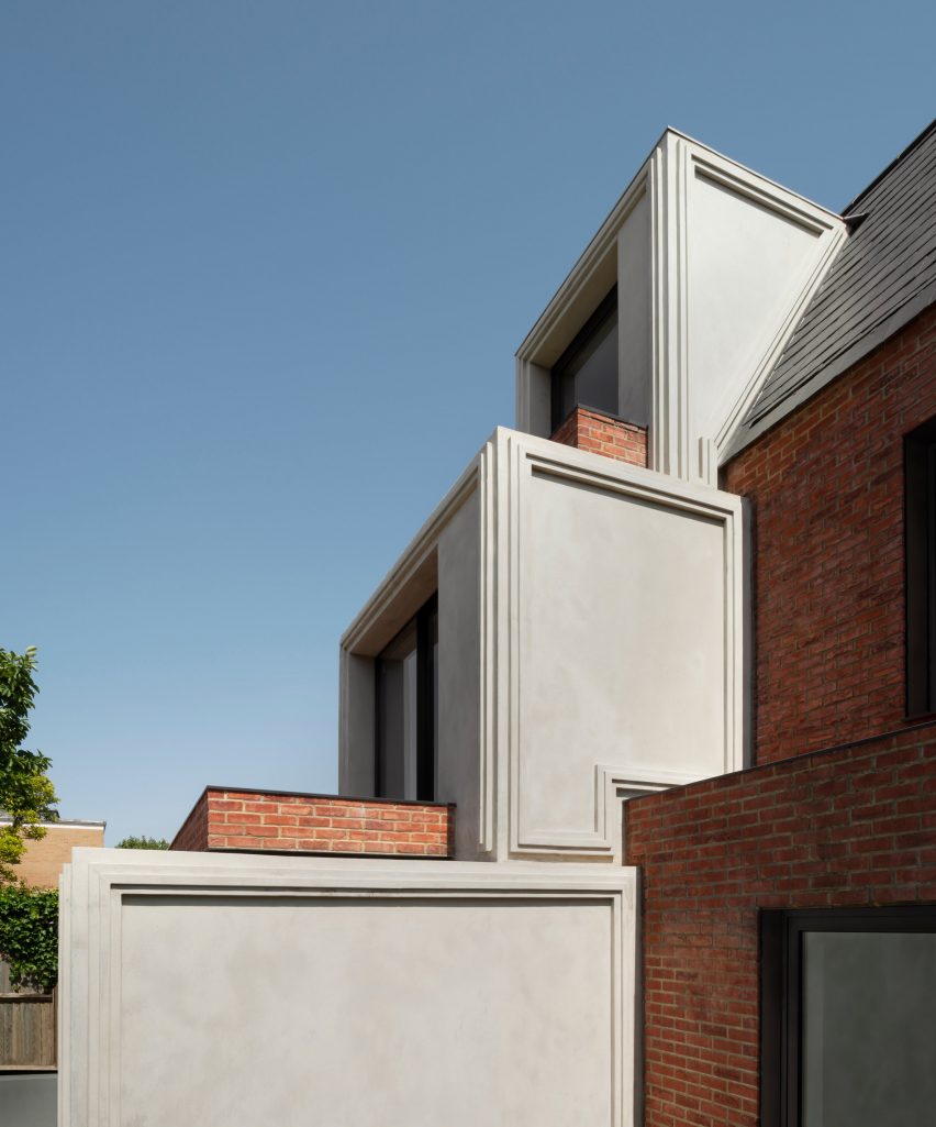 Ступенчатые бетонные формы лондонского дома