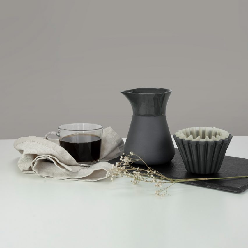Mindful Design Coffee Brewer (Austria): Pour over filter coffee set. (Mindful Design and Craft; Designer: Petra Wieser)