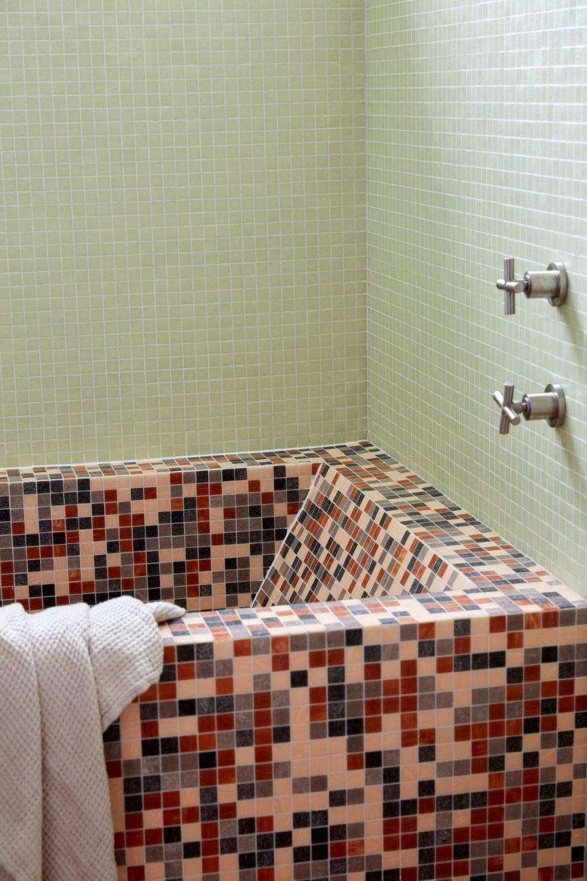 Mosaic bath tub in Perth house by Design Theory