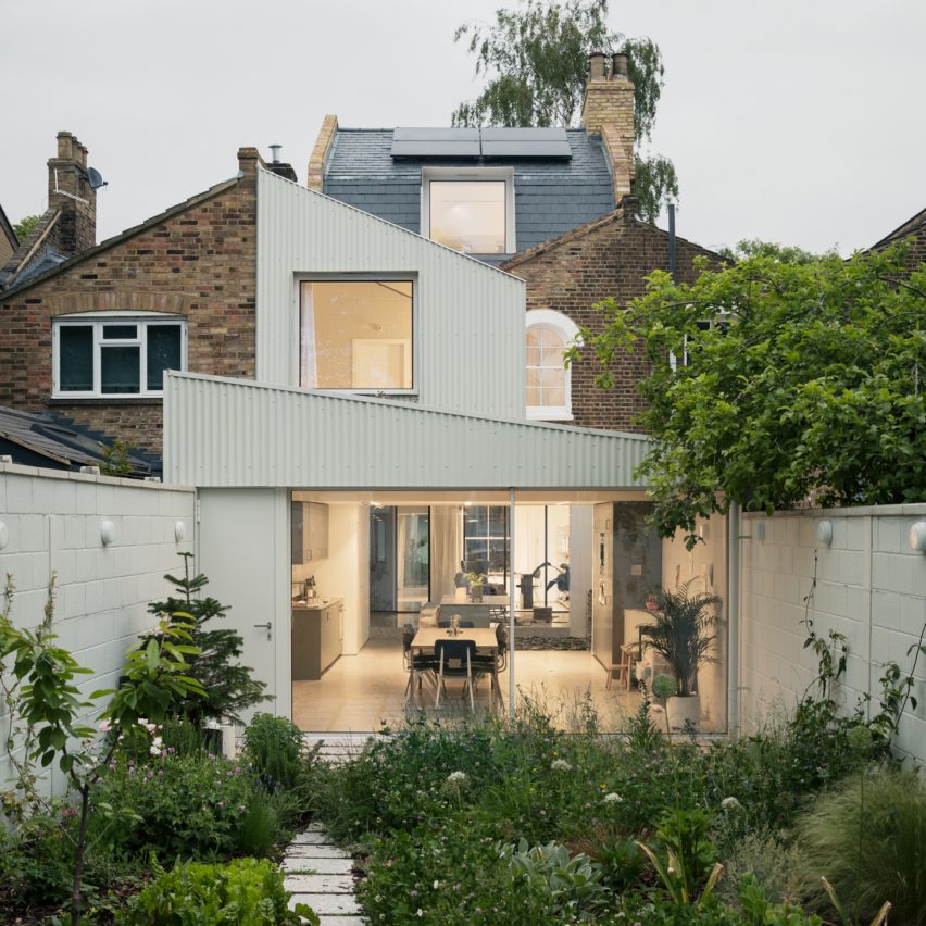 White Patio House in Camberwell by Pashenko Works