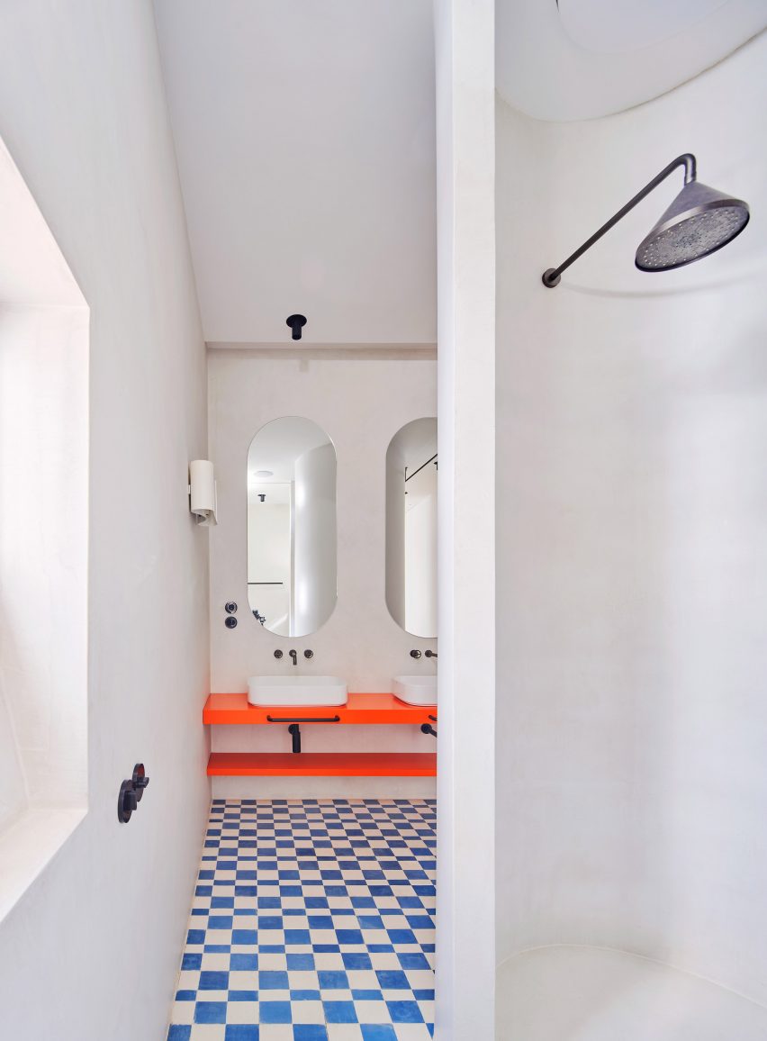 Bathroom with orange counter and chequered tiles