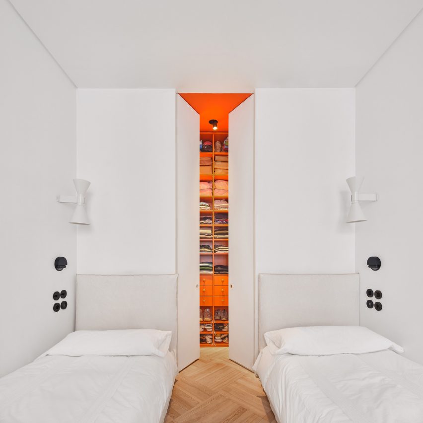 Bedroom with orange walk-in closet in JJ16 apartment by Lucas y Hernández-Gil