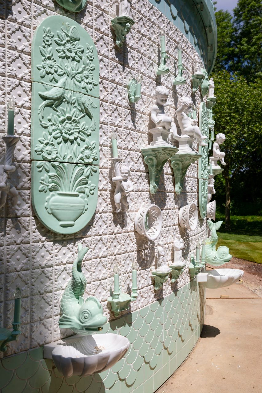 Baroque sculptural tiles on the pavilion facade