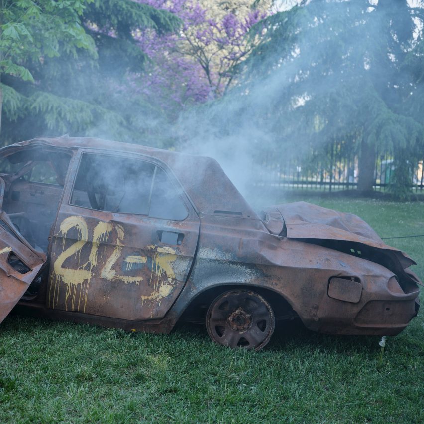 Maxim Velčovský has developed a light installation that comprises a car destroyed and burned during the war in Ukraine. Photo by Vojtěch Veškrna