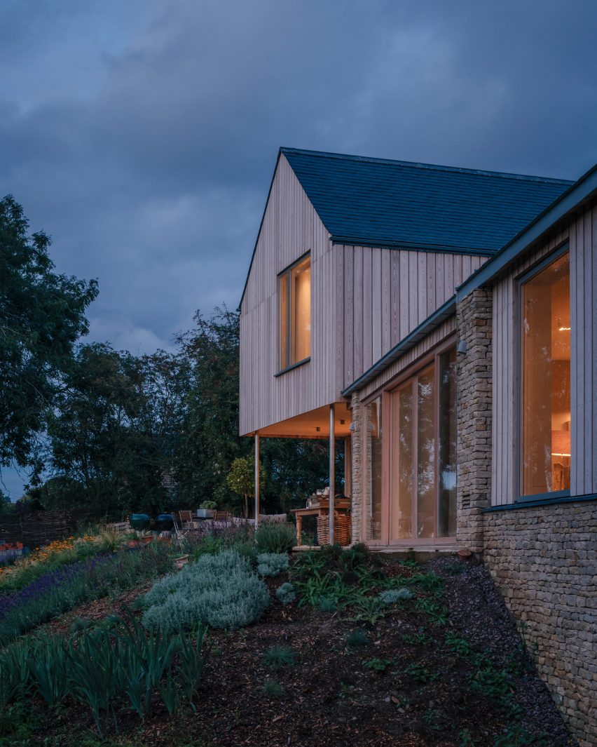 Wood and stone-clad house in Warwickshire