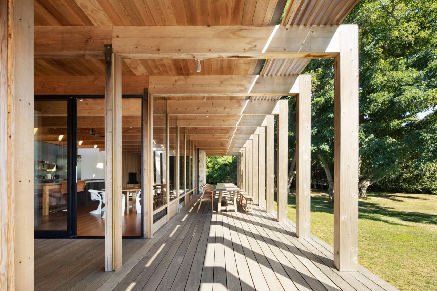 Long, covered porch by KoningEizenberg Architecture