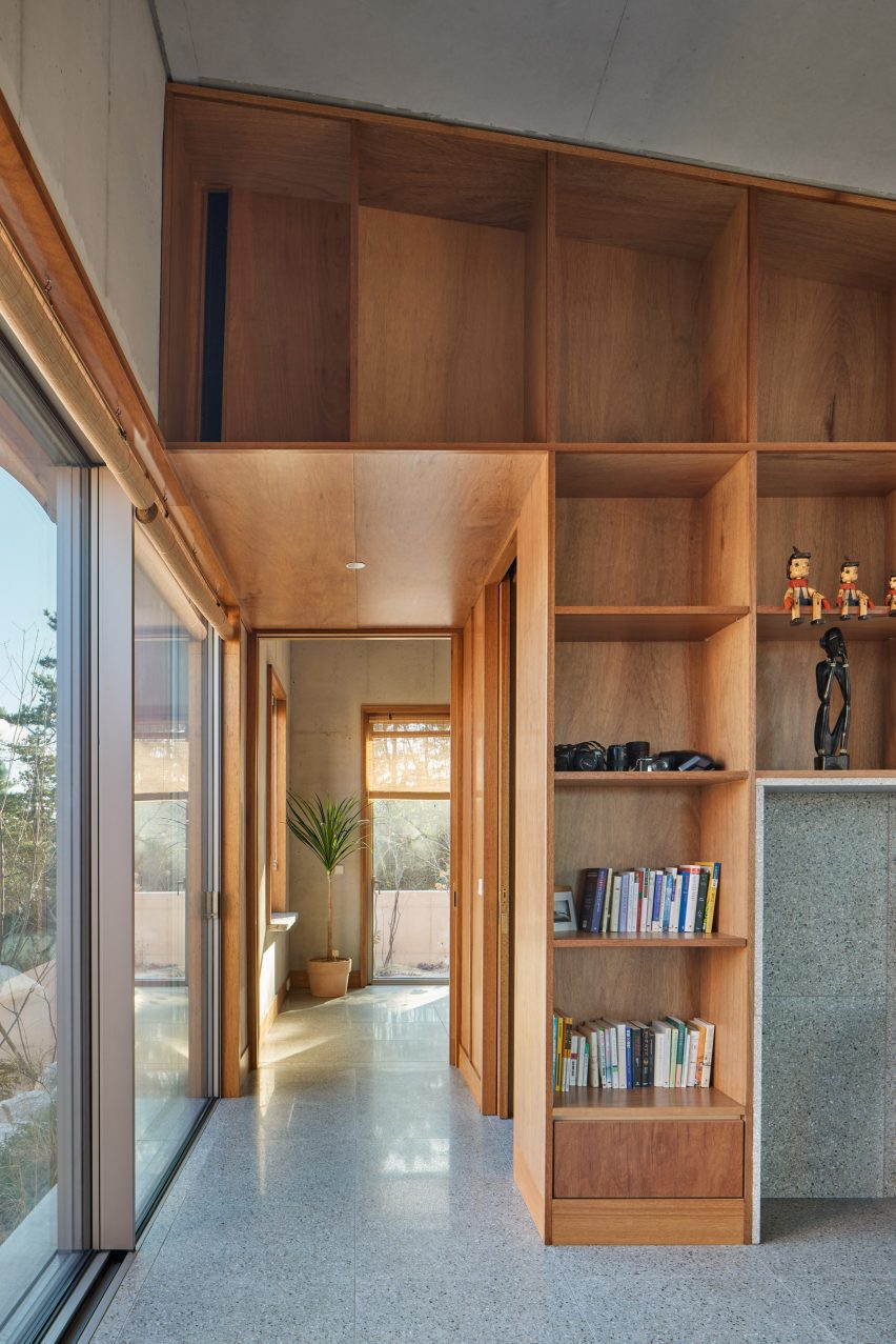 Interior photo of Seosaeng House by Studio Weave