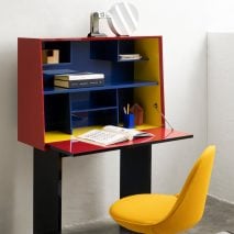 Photo of a desk by Porro