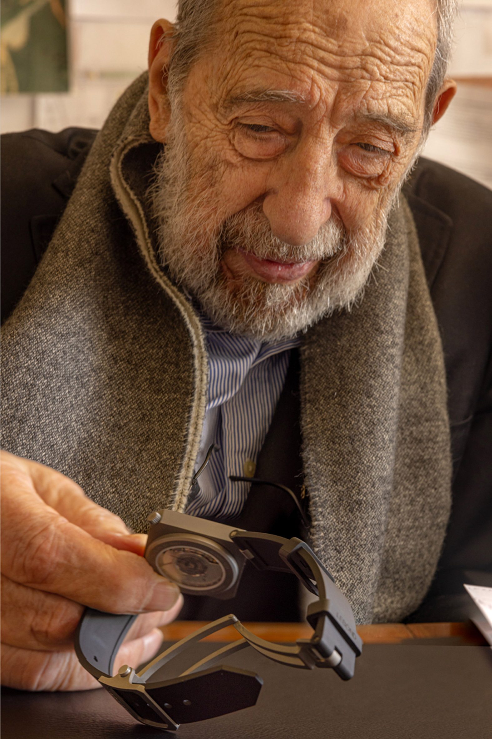 Architect Álvaro Siza with his watch