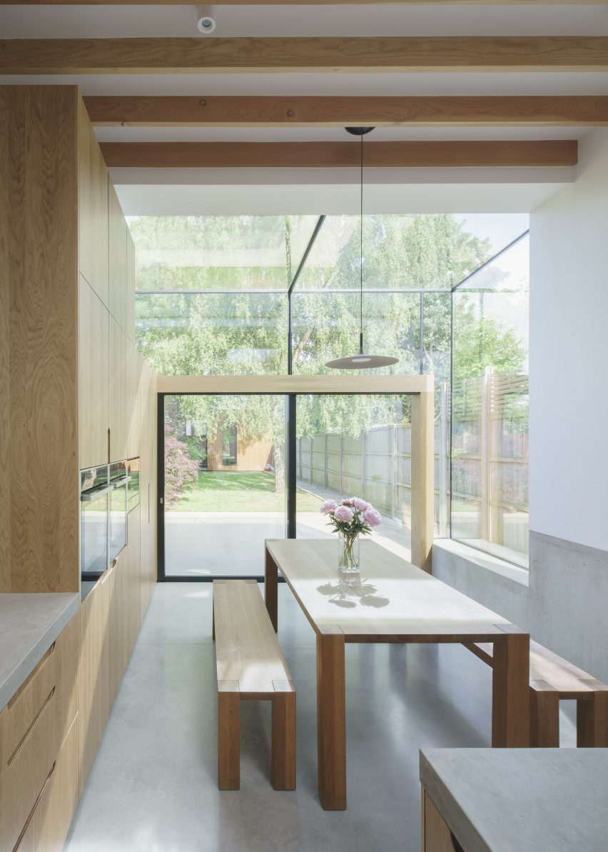 dhaus hertfordshire house glass extension residential dezeen 2364 col 14