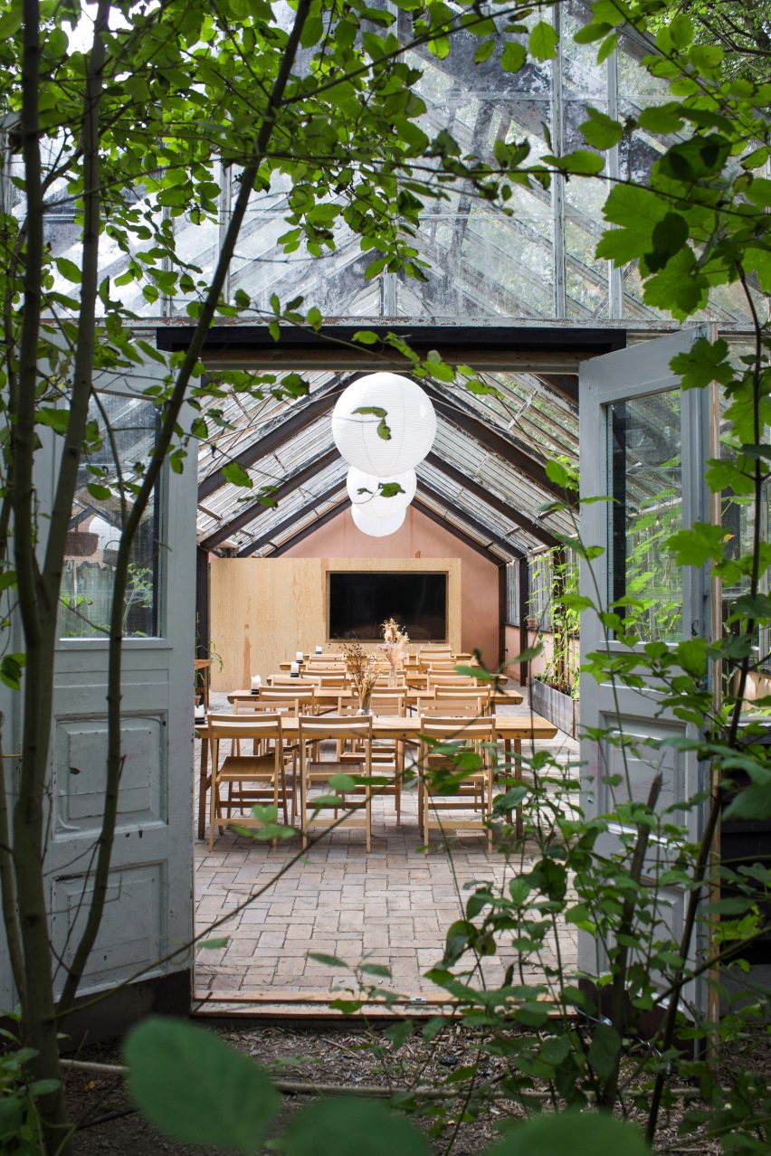 Væksthuset greenhouse becomes climate classroom, with recycled floor and furniture