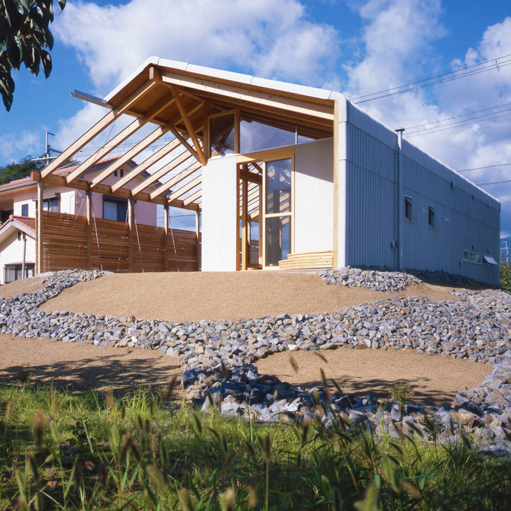 Half Barn by Hashimoto Ryuichi and Ashizawa architecture