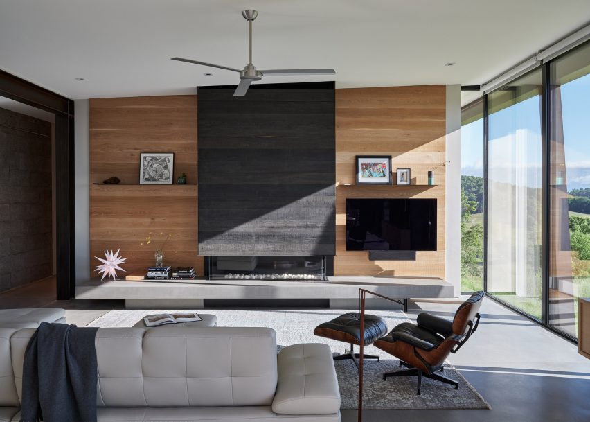 Modern living room wiht stone fireplace