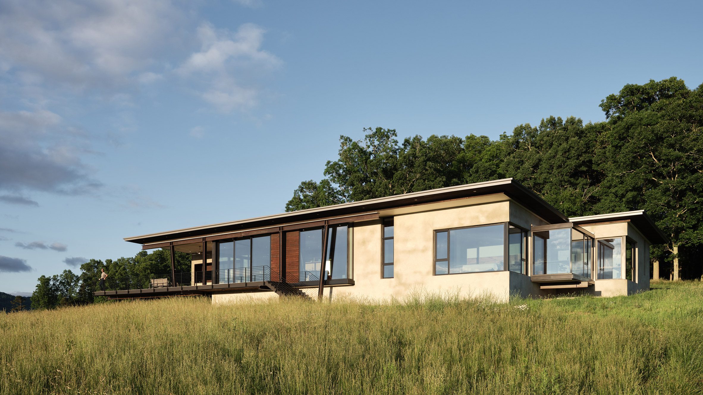 Harding Huebner perches Meadow House on North Carolina hillside - Vimarsana News