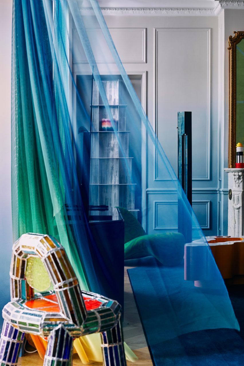 Stained glass chair in a Parisian apartment renovated by Uchronia