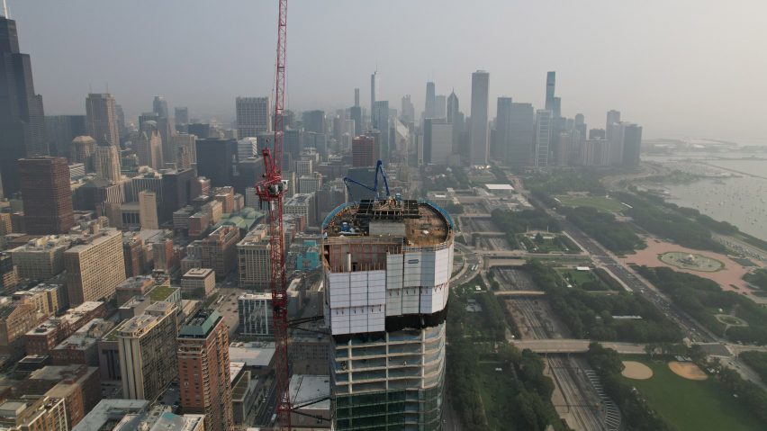 Helmut Jahn skyscraper topping out with Chicago skyline in background