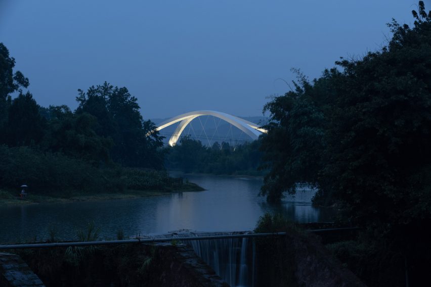 Night view of river in Chengdu