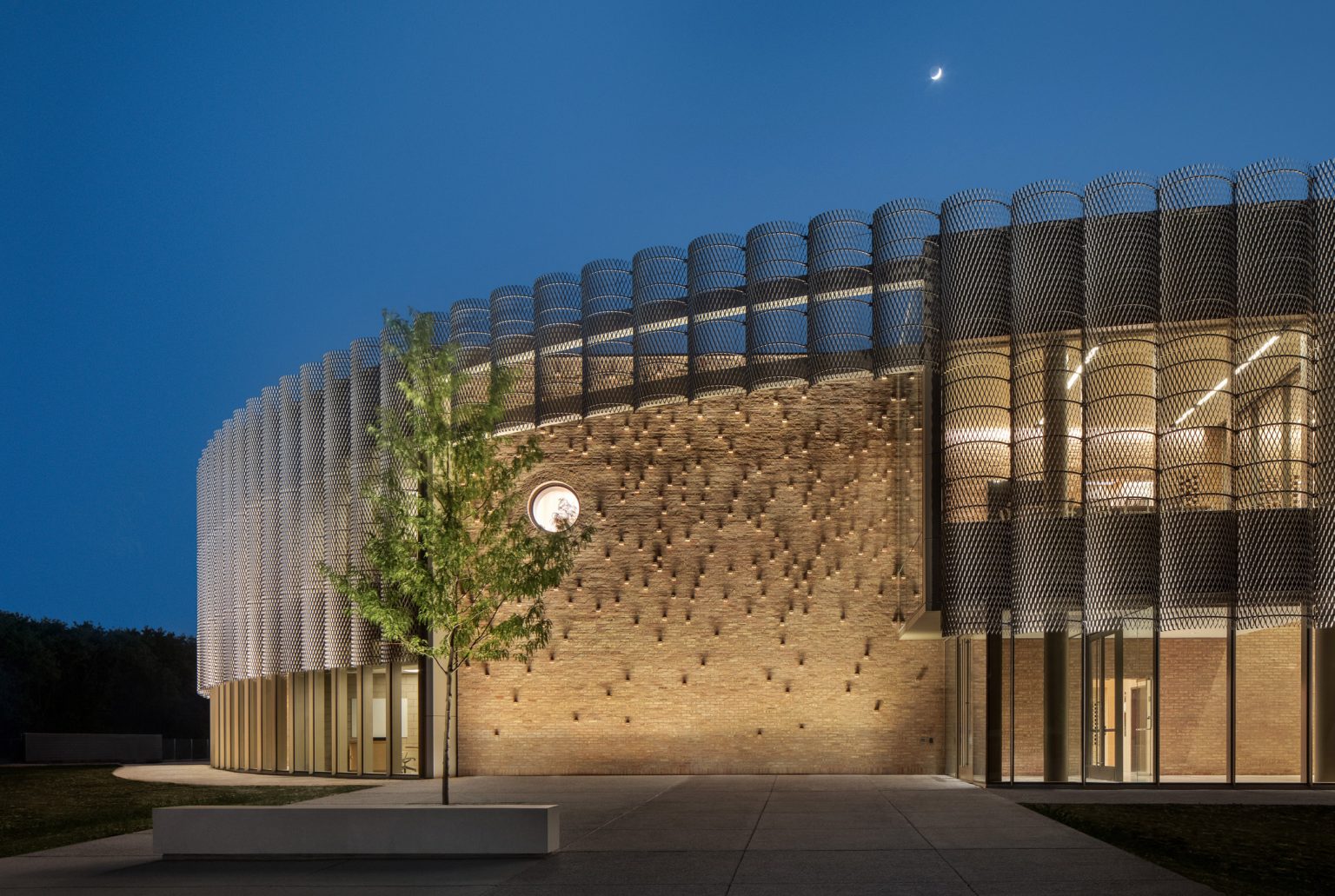 John Ronan Architects creates circular brick building for Chicago Park ...