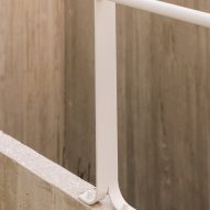 Aluminium handrail on concrete