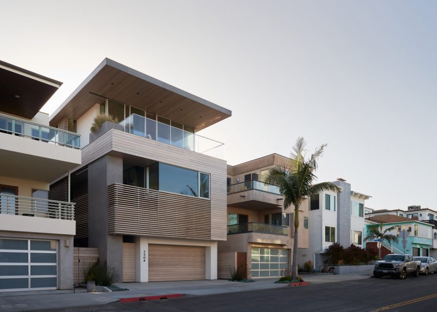 Exterior of a multi-storey home in California by Montalba Archietcts