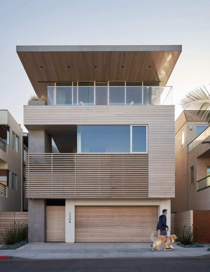 Exterior of a multi-storey home in California by Montalba Architects