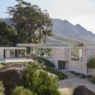 Chris van Niekerk installs minimalist house in Cape Town's Steenberg mountains