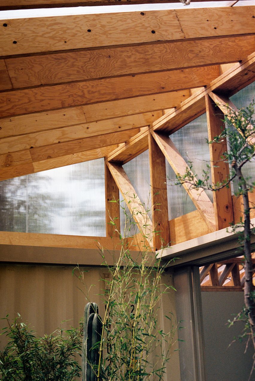 Trusses with polycarbonate windows