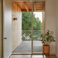 Silver Lake Tree House by And And And Studio
