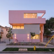 Yu2e draws upon historic styles to create pink housing block in Los Angeles