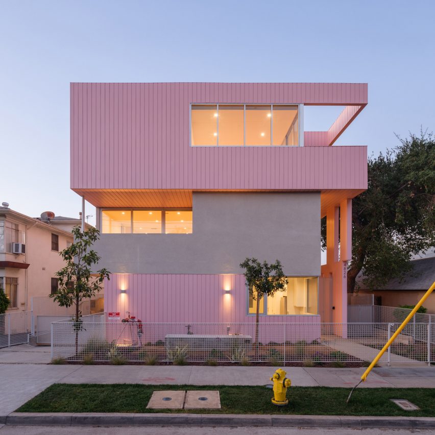 Square pink apartment in Los Angeles by Yu2e