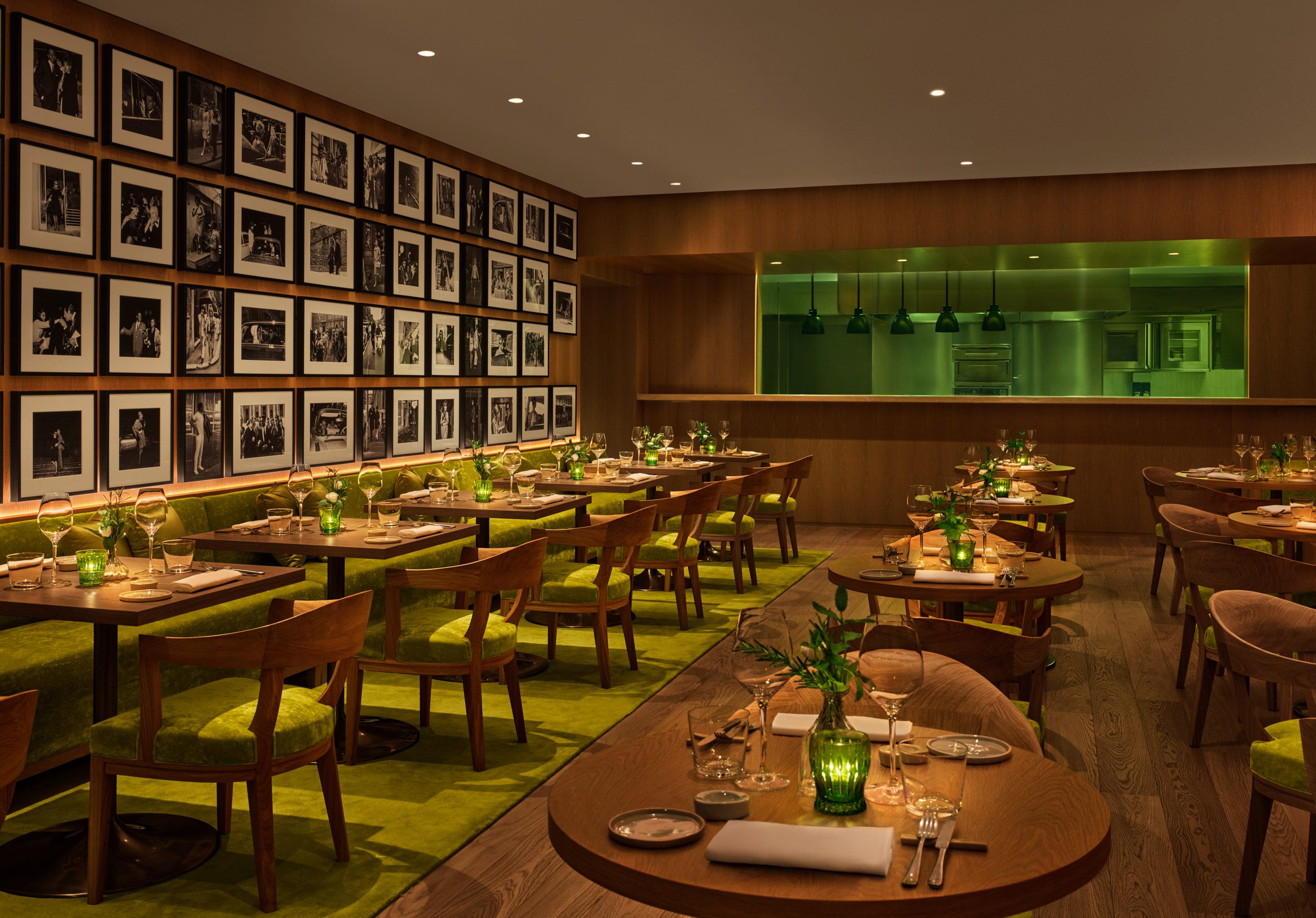Restaurant with wooden furniture and chartreuse-coloured upholstery