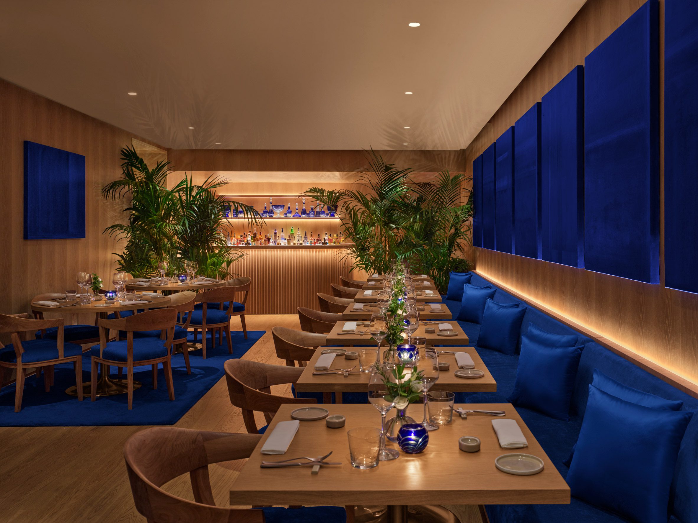 Restaurant with blue artworks and upholstery