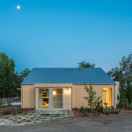 Wooden barn house in California by Tyreus Design Studio