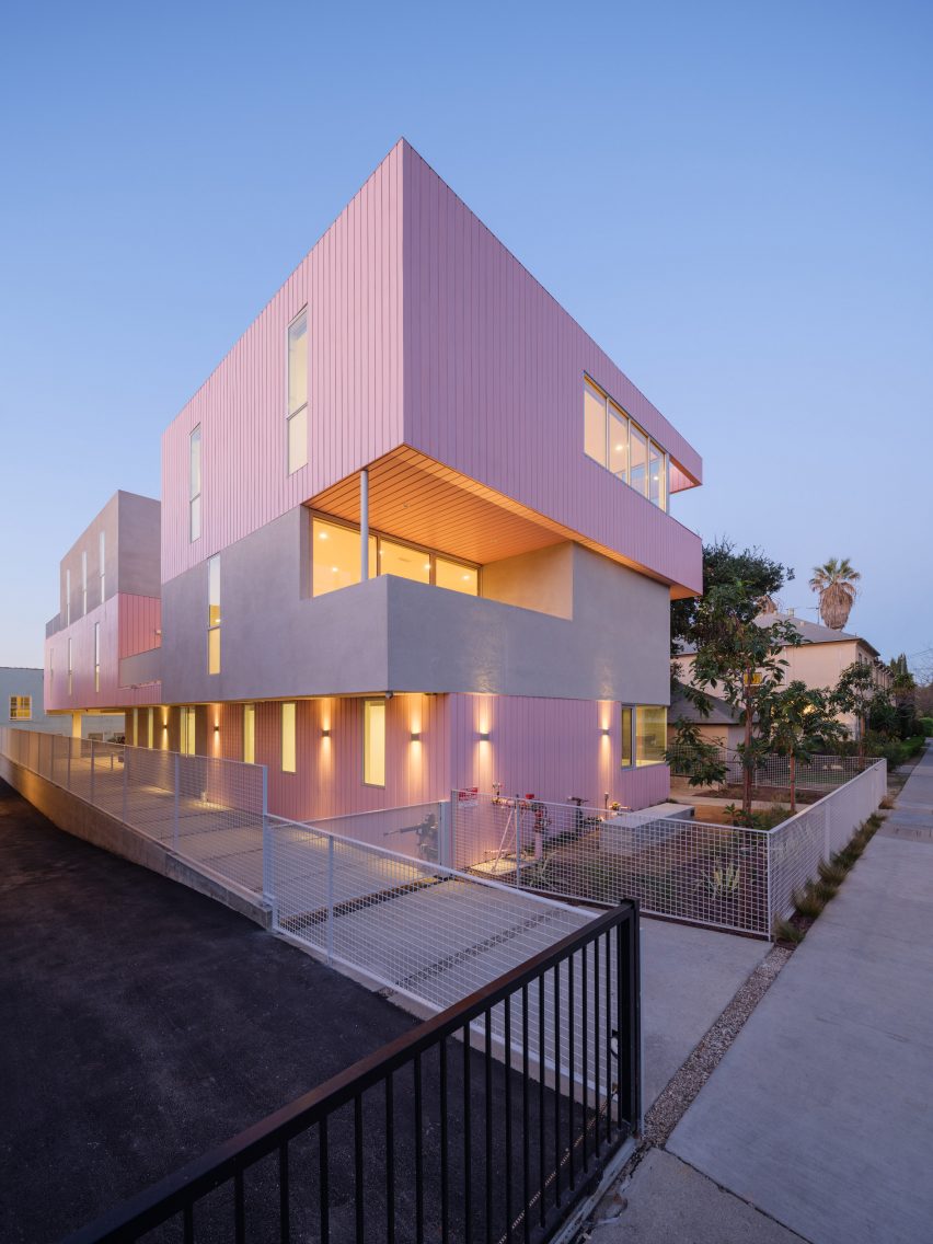 Квадратная розовая квартира в Лос-Анджелесе от Yu2e