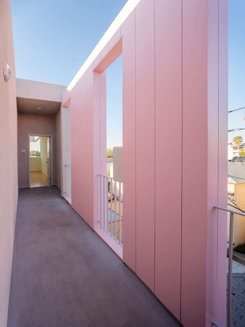 Outdoor corridor with pink walls by Yu2e