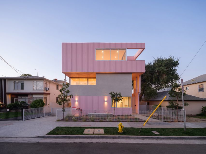 Square pink apartment in Los Angeles by Yu2e