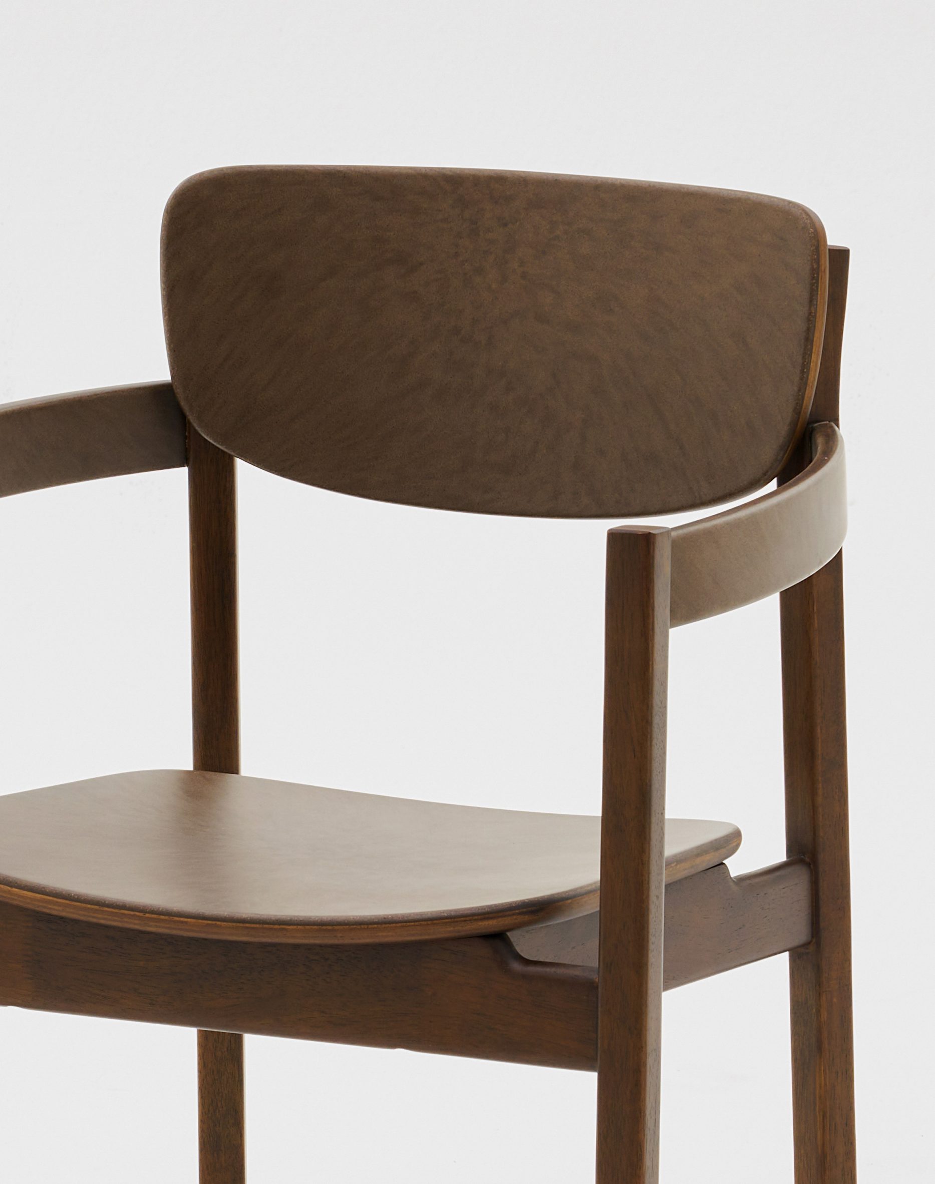 Bend chair by Waste is More