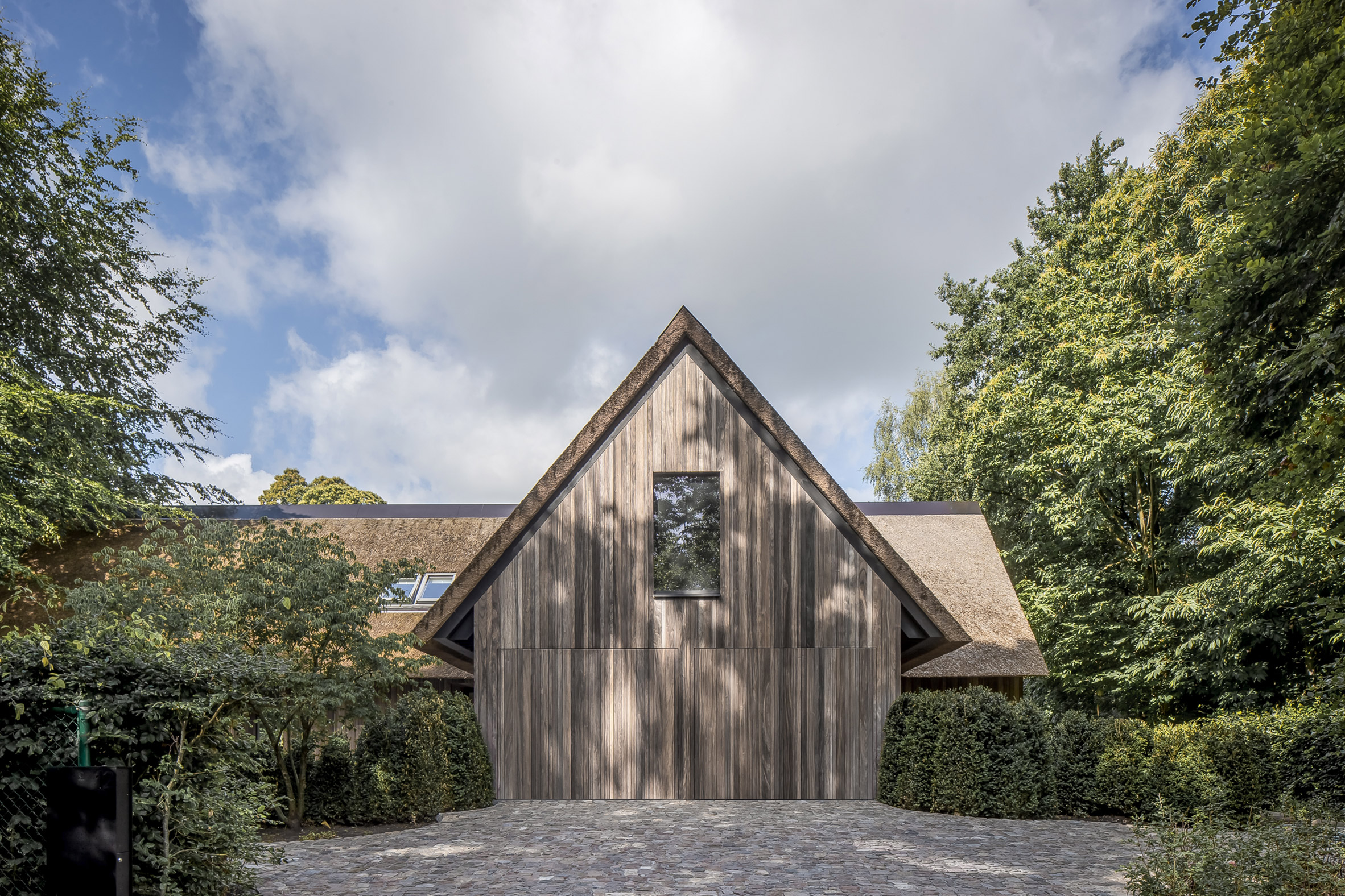 Wood-clad gable end of the extension at Villa VD by Britsom Philips 