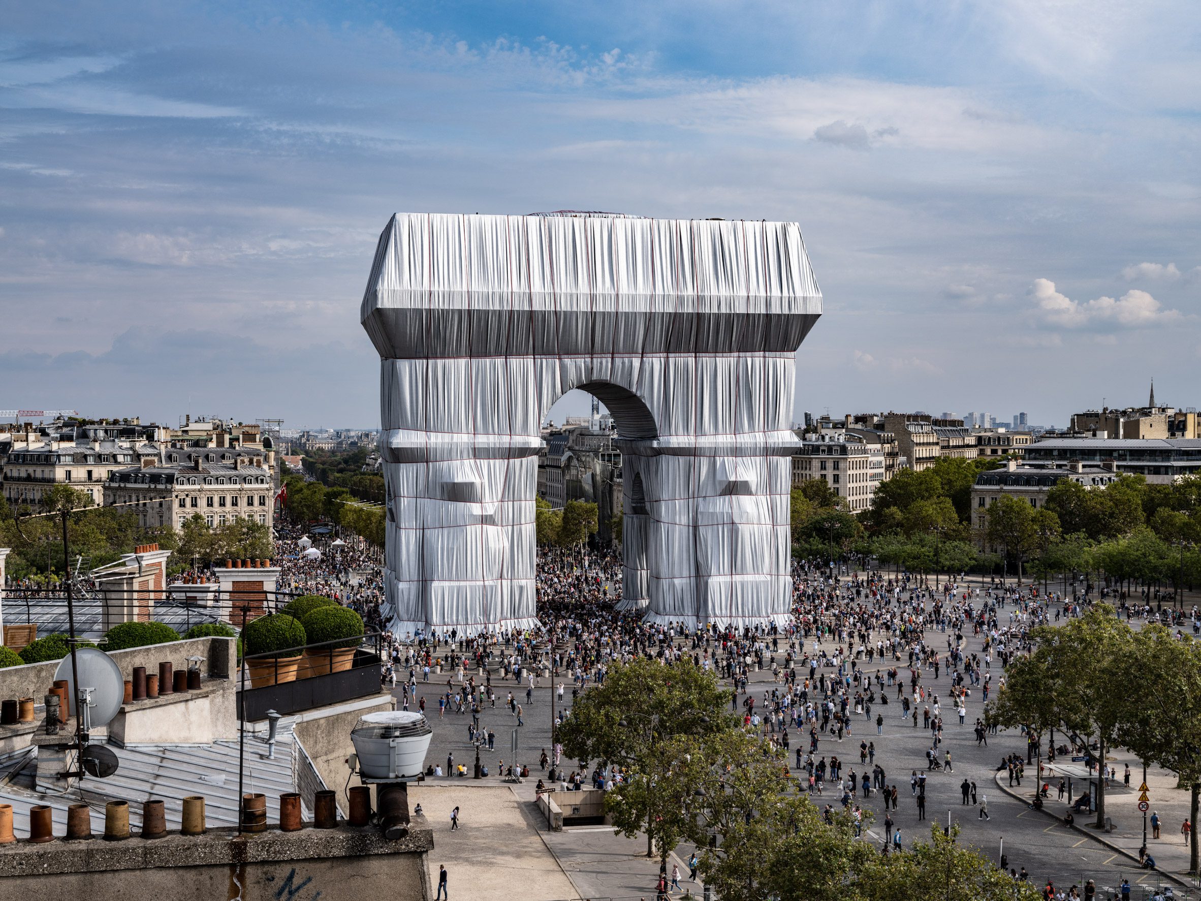 Christo and Jeanne-Claude's L'Arc de Triomphe Wrapped