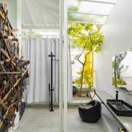 Semi-outdoor bathroom at the Introverse house by Core Design Workshop