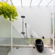Outdoor shower in the Introverse house by Core Design Workshop
