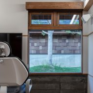 Dentistry Coexisting with Nature by TSC Architects