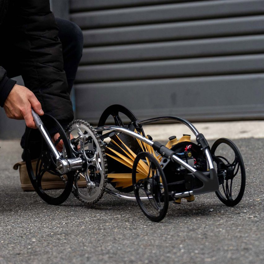 Small vehicle that is powered by rubber bands