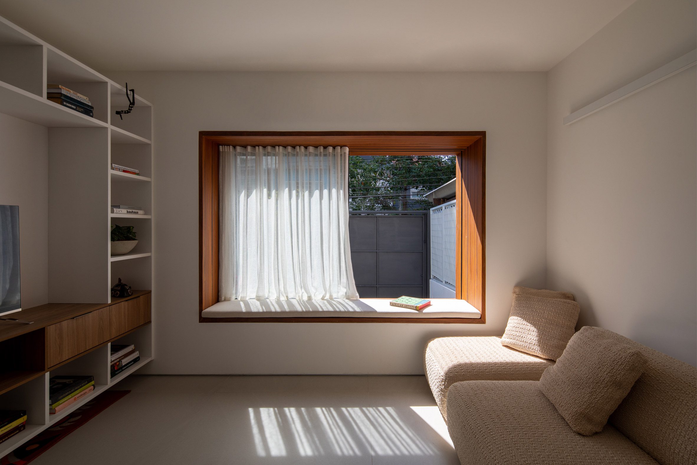 Living room with wooden window frame seat at Casa Yuji