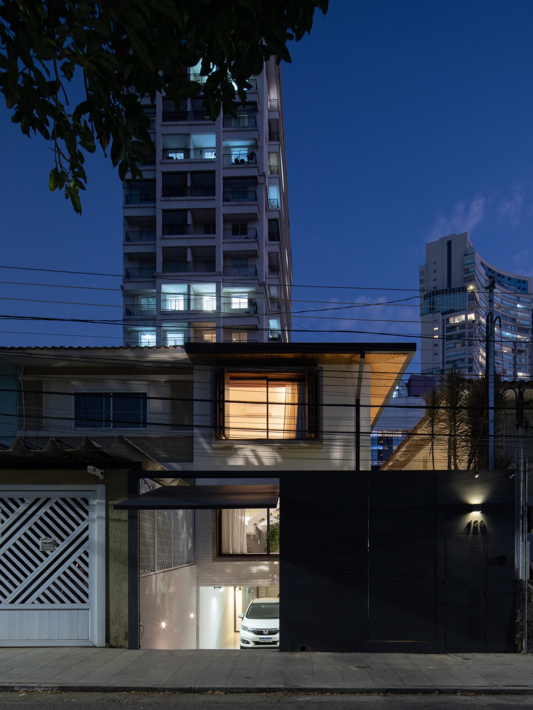Casa Yuji in Sao Paulo by Goiva with underground car parking