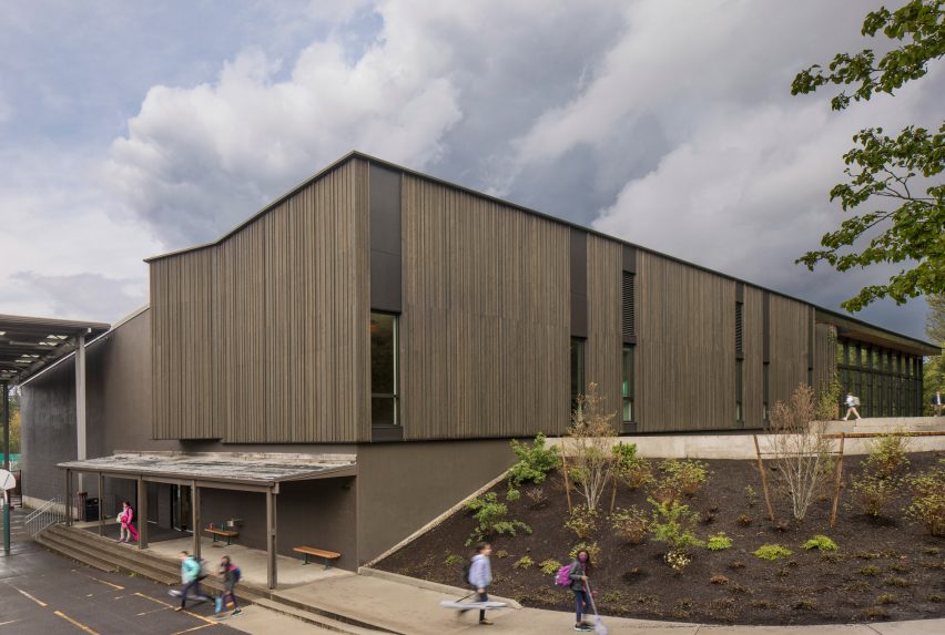 Timber-clad Oregon Episcopal School sports centre
