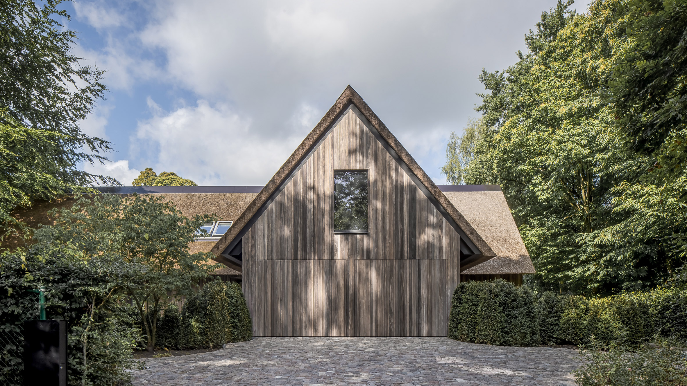 Britsom Philips reconfigures Belgian home with minimalist interiors - Vimarsana News