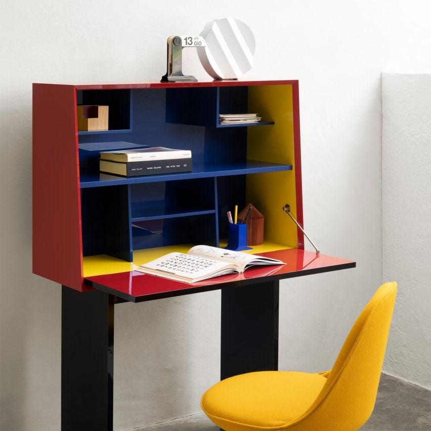 Linea desk designed by Alessandro Mendini