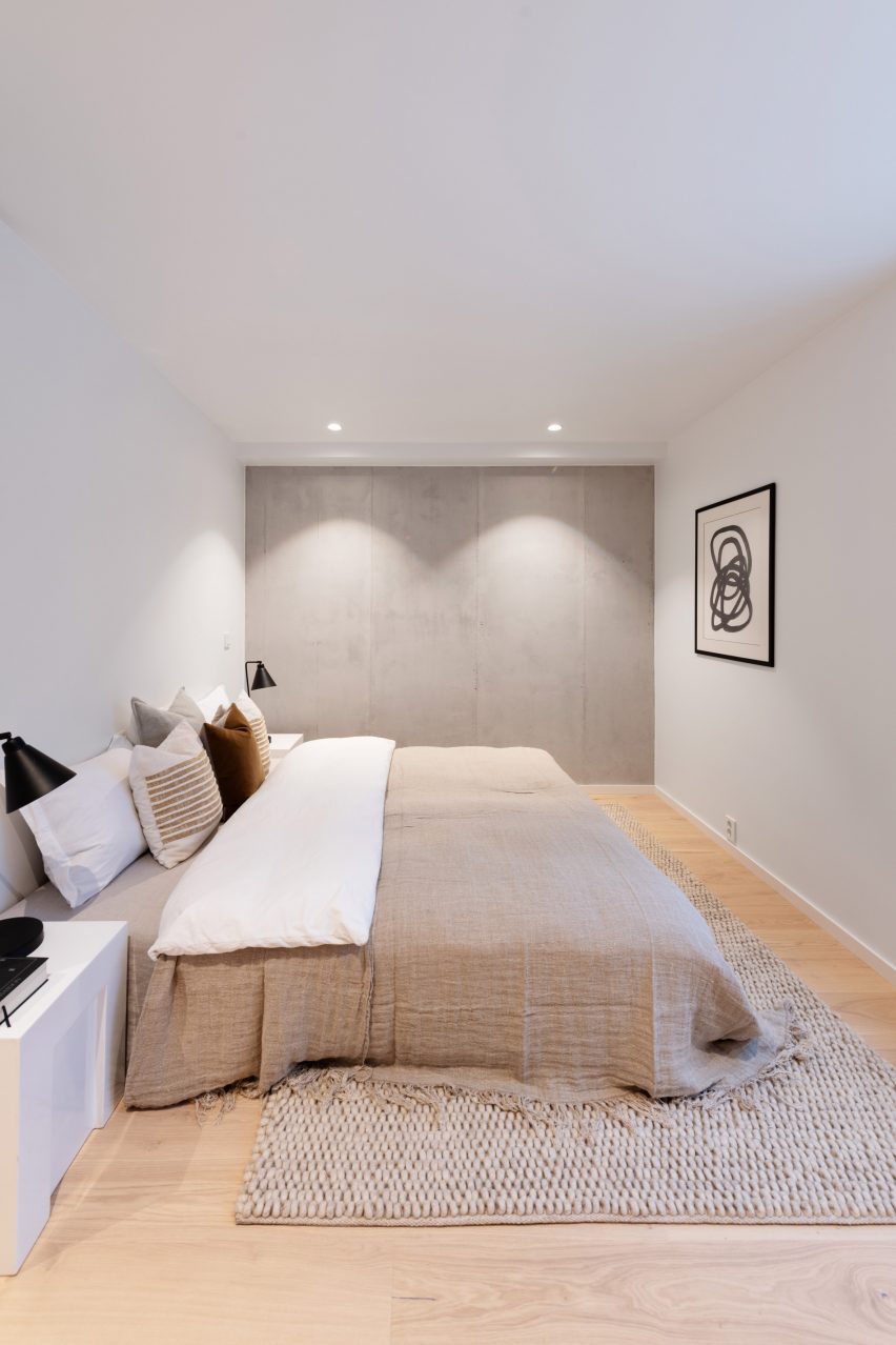 Photo of a bedroom with a concrete wall